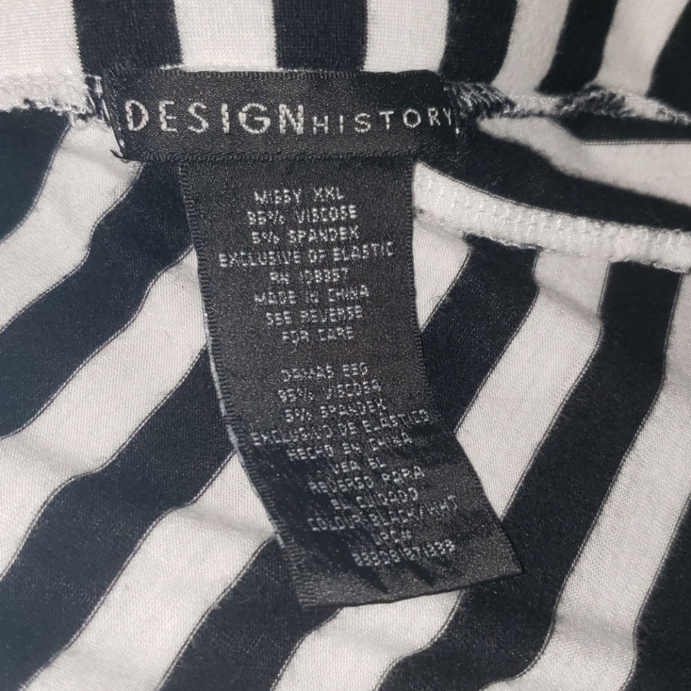 Women's black & white skirt, size XXL
